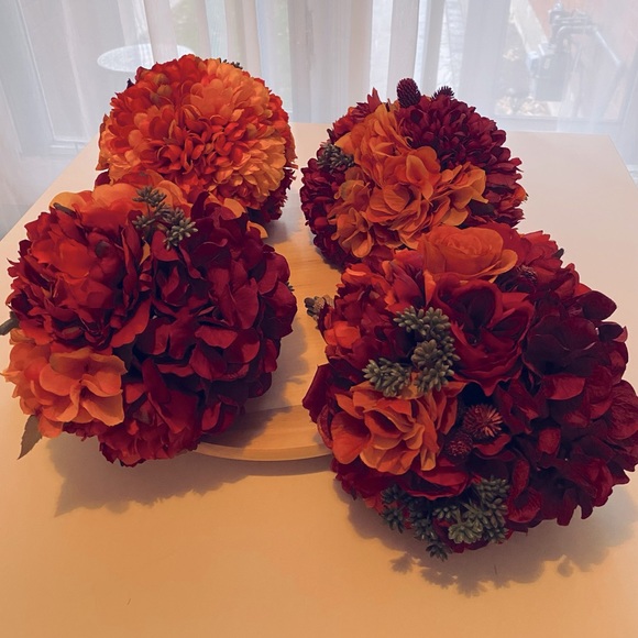 EUC 4 burlap wrapped bouquets in fall colours - Picture 2 of 2